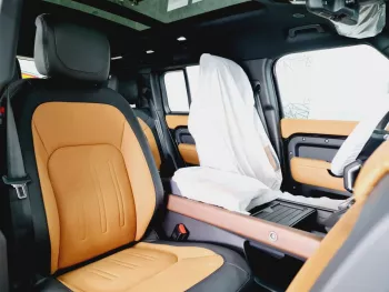 BRAND NEW 0 KMS- 2023 LAND ROVER DEFENDER X P400 - GCC - 5 YEARS WARRANTY + FREE SERVICE AT AL TAYER