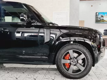 BRAND NEW 0 KMS- 2023 LAND ROVER DEFENDER X P400 - GCC - 5 YEARS WARRANTY + FREE SERVICE AT AL TAYER