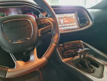 AED 3820/MONTH-DODGE CHALLENGER HELLCAT - 2018-GCC-FULLY LOADED-UNDER WARRANTY-IMMACULATE CONDITION