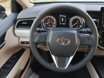 Toyota Camry GLE 2023 V4 2.5