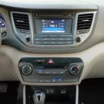 HYUNDAI TUCSON 2.0L 4CY PETROL GRAY 2017 - Thumbnail 29