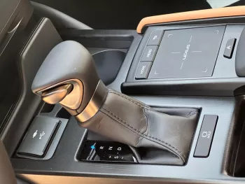 Lexus es250 model year 2022 petrol