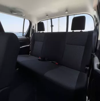 TOYOTA HILUX 2.4L DLX-E M/T DSL