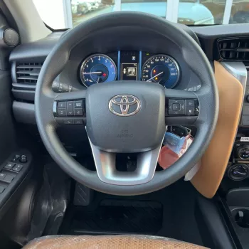 TOYOTA FORTUNER 2.7L MODEL 2023 (for export only)