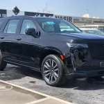 Cadillac Escalade black inside beige 2022 Platinum sports - Thumbnail 1