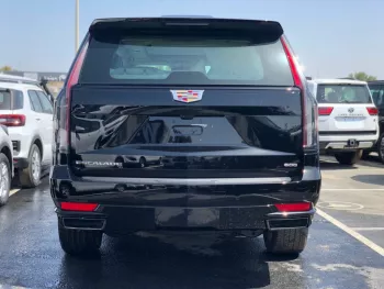 Cadillac Escalade black inside beige 2022 Platinum sports