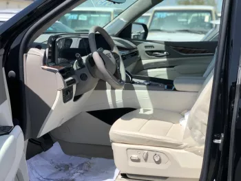 Cadillac Escalade black inside beige 2022 Platinum sports