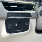 Cadillac Escalade black inside beige 2022 Platinum sports - Thumbnail 10
