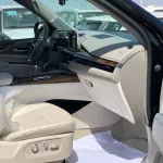 Cadillac Escalade black inside beige 2022 Platinum sports - Thumbnail 12