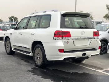Toyota Land Cruiser VXR 5.7 L 2021 full option with hydraulic