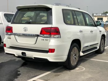 Toyota Land Cruiser VXR 5.7 L 2021 full option with hydraulic
