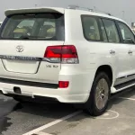 Toyota Land Cruiser VXR 5.7 L 2021 full option with hydraulic - Thumbnail 8