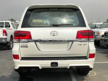 Toyota Land Cruiser VXR 5.7 L 2021 full option with hydraulic