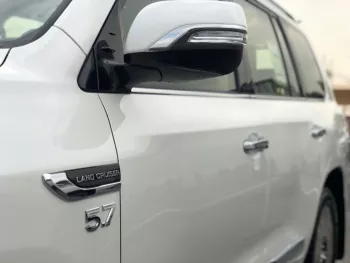 Toyota Land Cruiser VXR 5.7 L 2021 full option with hydraulic