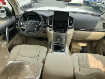Toyota Land Cruiser VXR 5.7 L 2021 full option with hydraulic