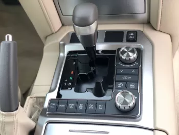 Toyota Land Cruiser VXR 5.7 L 2021 full option with hydraulic