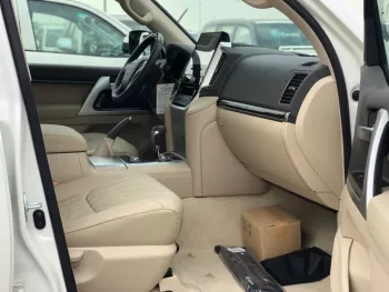 Toyota Land Cruiser VXR 5.7 L 2021 full option with hydraulic