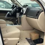 Toyota Land Cruiser VXR 5.7 L 2021 full option with hydraulic - Thumbnail 18