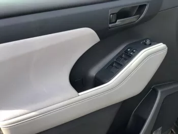 Toyota HIGHLANDER 2.5L HYBRD LE FWD 2022