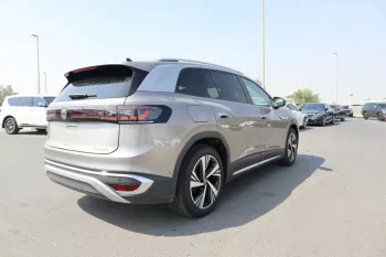VOLKSWAGEN ID.6 PRO CROZZ 2022 GOLD 7 SEATS WITH 360 CAMERA
