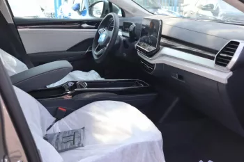 VOLKSWAGEN ID.6 PRO CROZZ 2022 GOLD 7 SEATS WITH 360 CAMERA