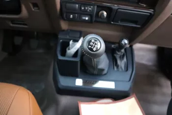 TOYOTA LAND CRUISER 70TH ANNIVERSARY LX V6 (4.0L)