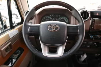 TOYOTA LAND CRUISER 70TH ANNIVERSARY LX V6 (4.0L)