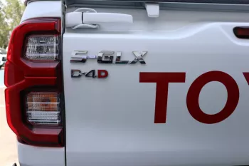 TOYOTA HILUX 2022 D4D GLX (2.4L)