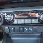TOYOTA HILUX SR5 2.4L - - 4X4 - FULL-OPTION - DOUBLE CABIN - AUTOMATIC TRANSMISSION –DIESEL - Thumbnail 18