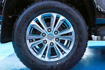TOYOTA HILUX SR5 2.4L - - 4X4 - FULL-OPTION - DOUBLE CABIN - AUTOMATIC TRANSMISSION –DIESEL