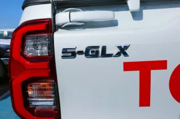 TOYOTA HILUX S-GLX SR5 4x4 - 2.7L Petrol 2023