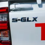 TOYOTA HILUX S-GLX SR5 4x4 - 2.7L Petrol 2023 - Thumbnail 16