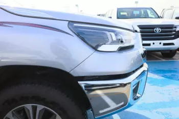 TOYOTA HILUX S-GLX SR5 4x4 - 2.7L Petrol 2023
