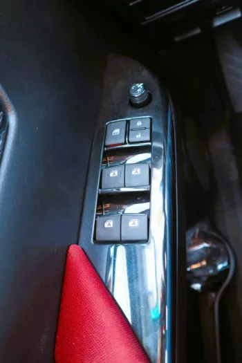 TOYOTA HILUX S-GLX SR5 4x4 - 2.7L Petrol 2023