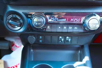 TOYOTA HILUX S-GLX SR5 4x4 - 2.7L Petrol 2023