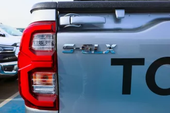 TOYOTA HILUX S-GLX SR5 4x4 - 2.7L Petrol 2023