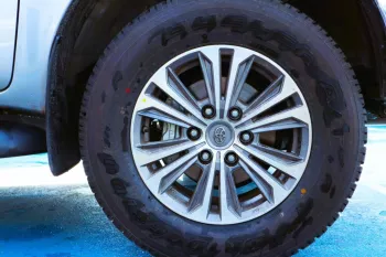 TOYOTA HILUX S-GLX SR5 4x4 - 2.7L Petrol 2023