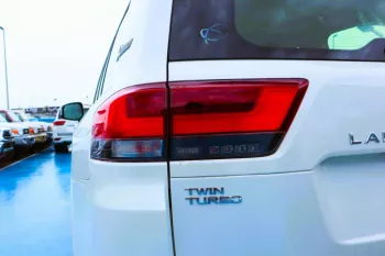 Toyota Land Cruiser 3.5L Petrol 0Km GCC 2022