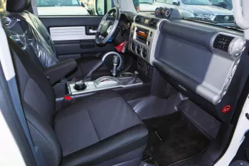 TOYOTA FJ CRUISER 4.0L WHITE COLOR 2022