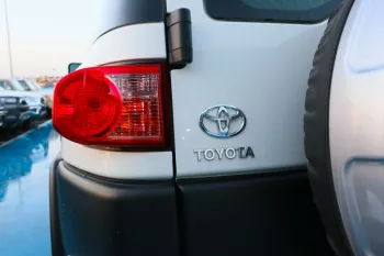 TOYOTA FJ CRUISER 4.0L WHITE COLOR 2022