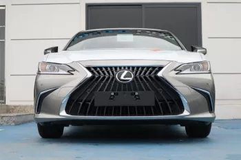 Lexus ES300H - GCC – 2.5L 2023 – Hybrid 4 cylinder