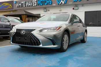 Lexus ES300H - GCC – 2.5L 2023 – Hybrid 4 cylinder