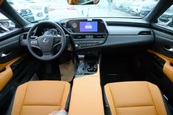 Lexus ES300H - GCC – 2.5L 2023 – Hybrid 4 cylinder