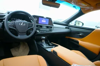 Lexus ES300H - GCC – 2.5L 2023 – Hybrid 4 cylinder