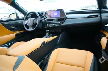 Lexus ES300H - GCC – 2.5L 2023 – Hybrid 4 cylinder