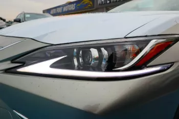 Lexus ES300H - GCC – 2.5L 2023 – Hybrid 4 cylinder