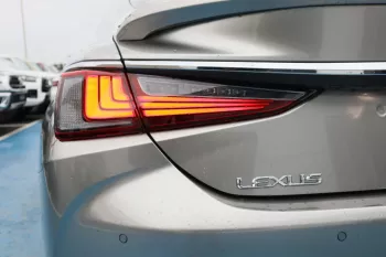 Lexus ES300H - GCC – 2.5L 2023 – Hybrid 4 cylinder