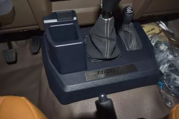2022 MODEL TOYOTA LAND CRUISER 79 DOUBLE CAB PICKUP V8 4.5L TURBO DIESEL 4WD MANUAL TRANSMISSION – 70th ANNIVERSARY EDITION