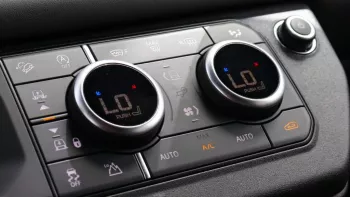 Defender V8 Ltd Edition Black Matt Inside Black 2023