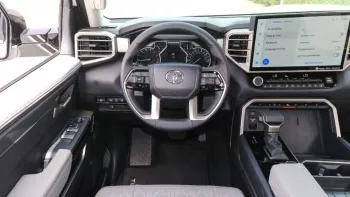 Tundra 2WD Limited White Inside Grey 2022